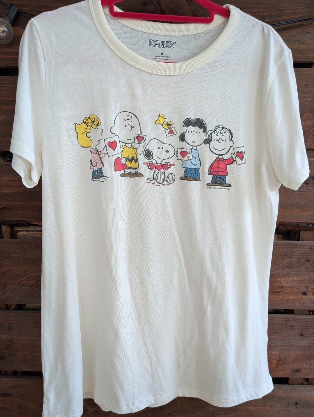 Peanuts Off White/Ivory Graphic Snoopy & Friends Tee Valentine's Day Size M